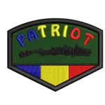 Patch brodat cu text „Patriot”, lup dacic negru și tricolor românesc