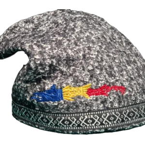 Căciulă dacică brodată Lup Dacic pe stofă Bouclé Premium